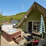 Nyaraló Mit Whirlpool Und Sauna *